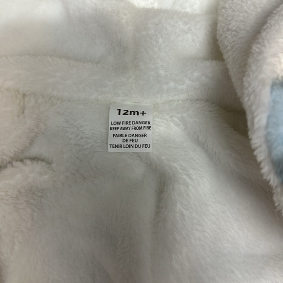 Blankets & Beyone - NWOT - double  layer plush baby robe. Size 12 months + - Picture 4 of 5